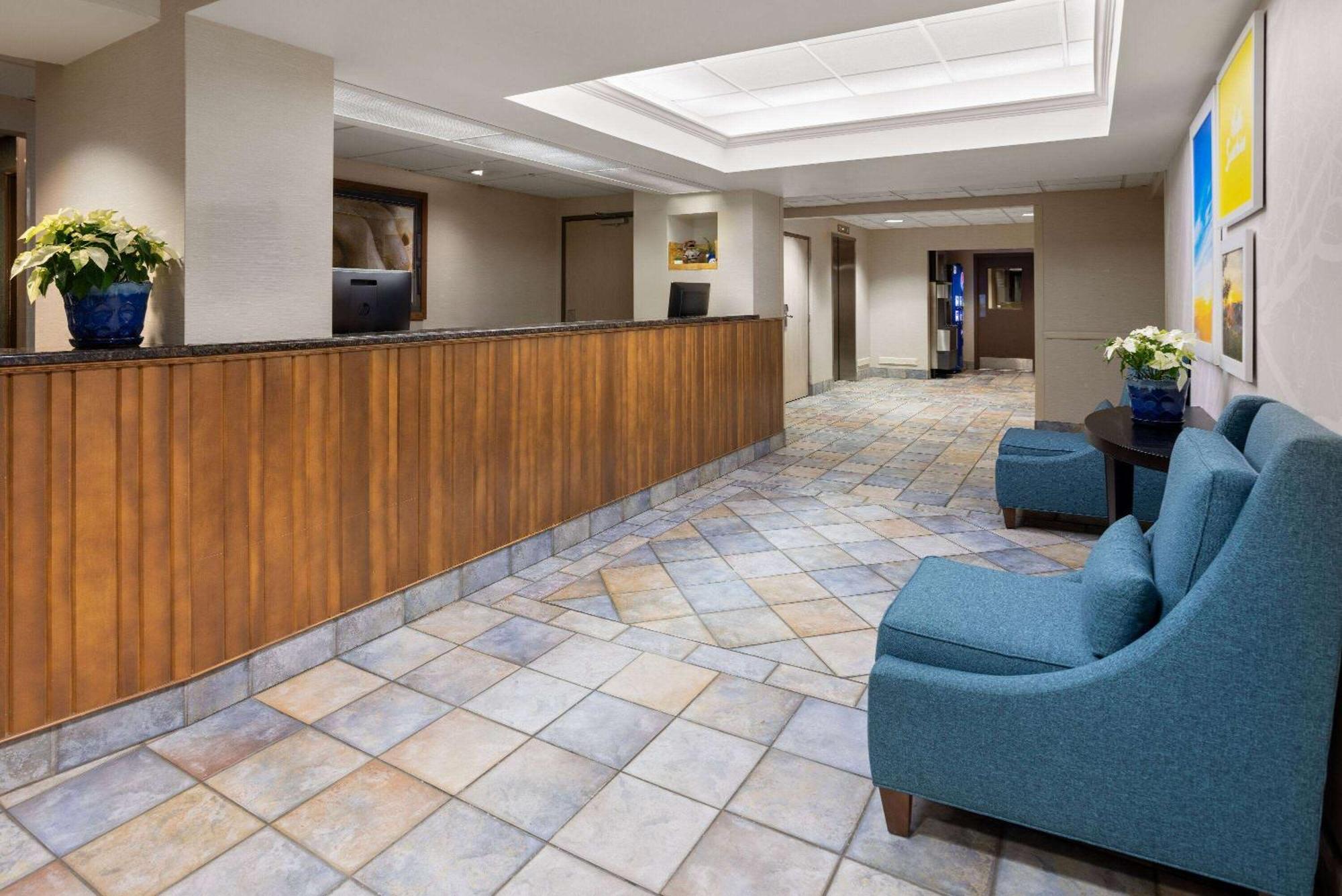 Days By Wyndham Penn State Hotel