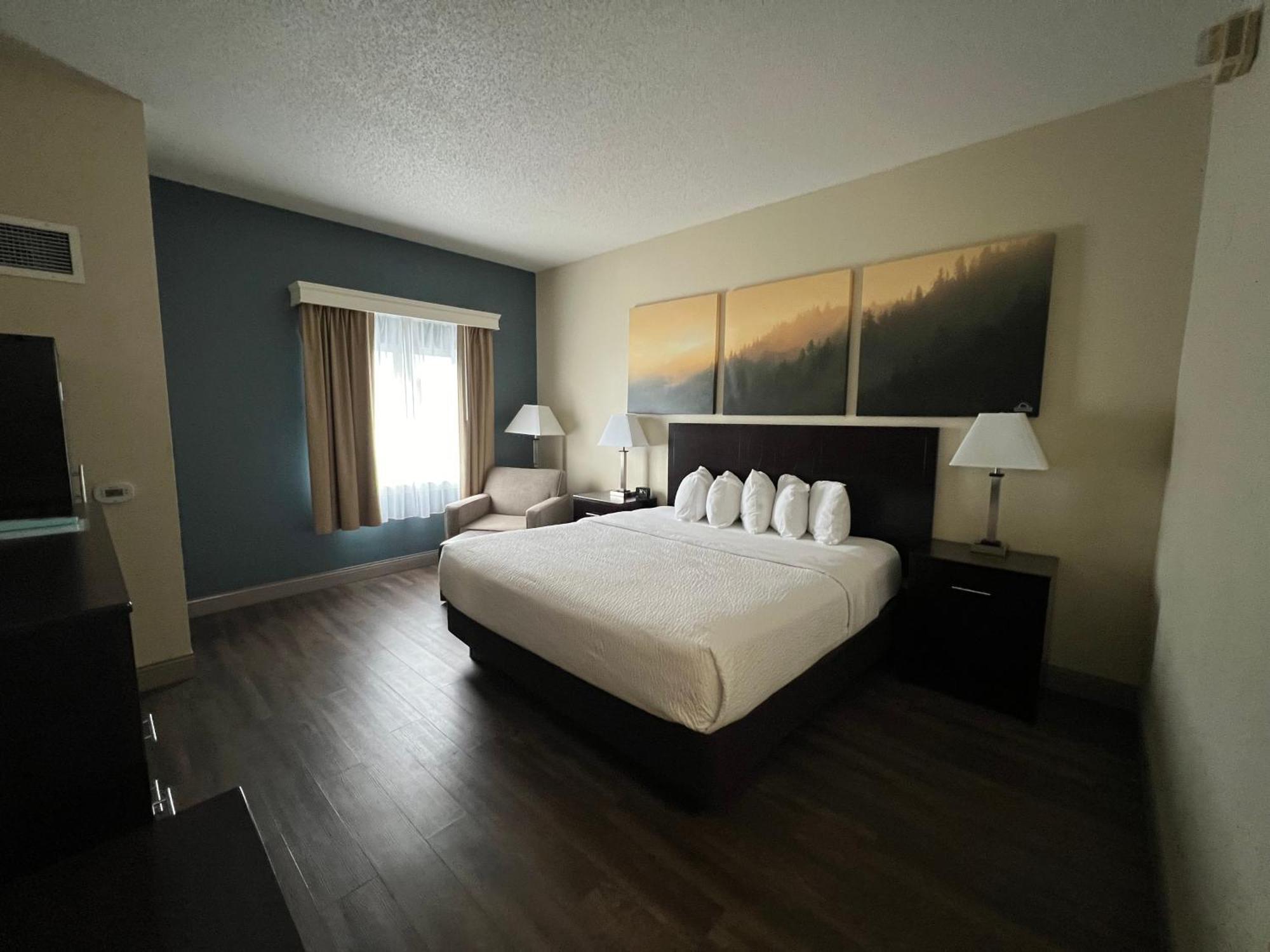 Days By Wyndham Penn State Hotel