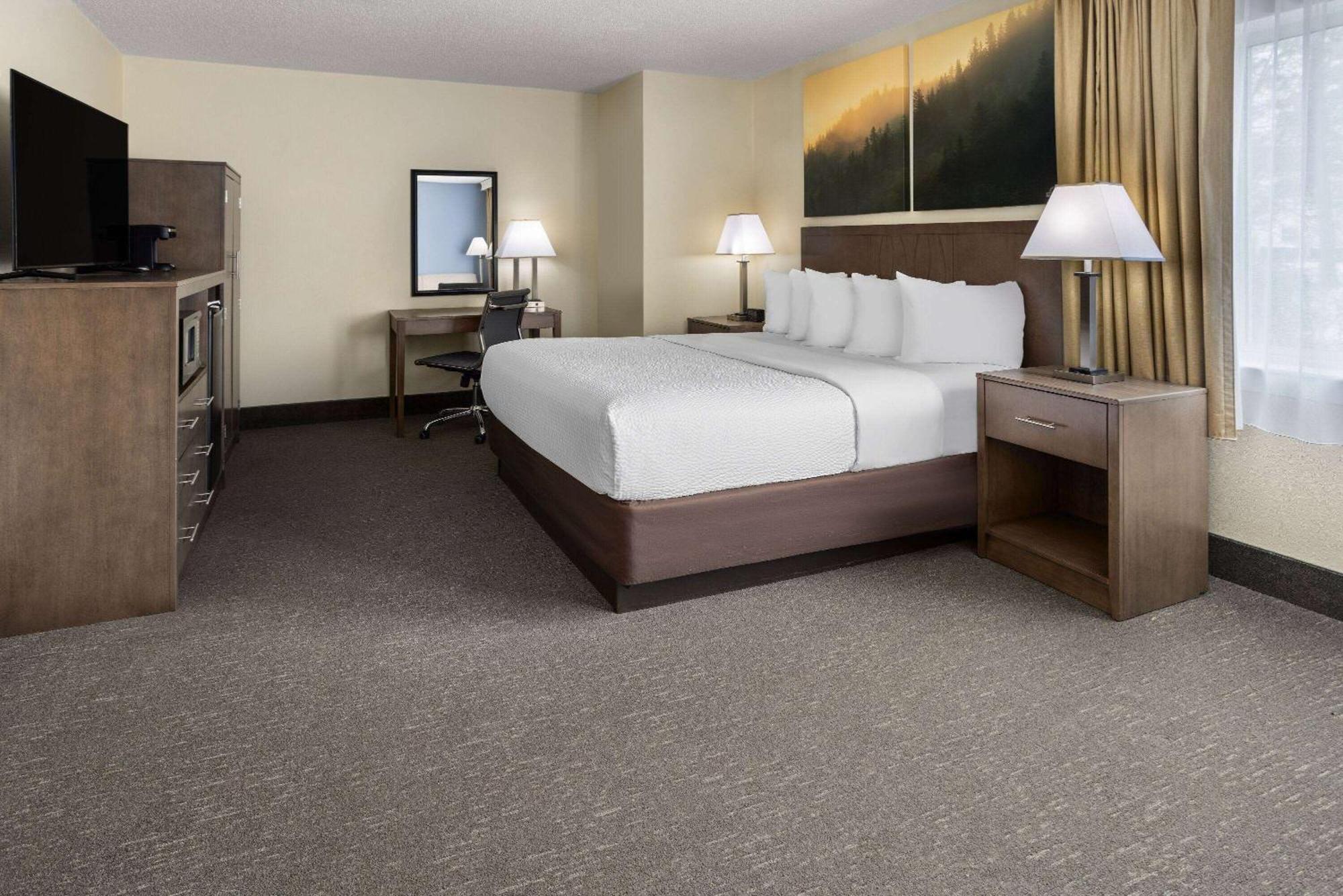 Days By Wyndham Penn State Hotel State College
